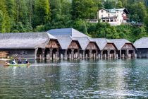 19 Elektroboote fahren täglich hunderte von Touristen über den See.  • © alpintreff.de - Christian Schön